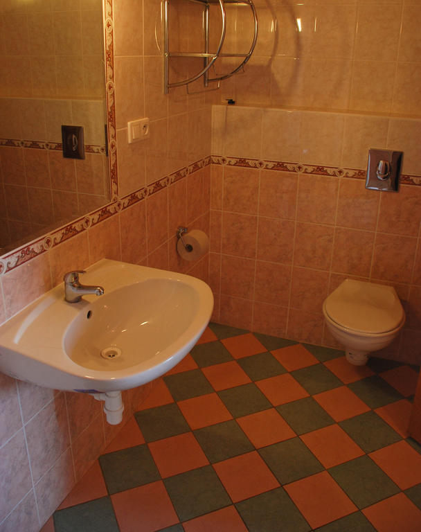 Hotel Marina Hermanuv Mestec Habitación foto