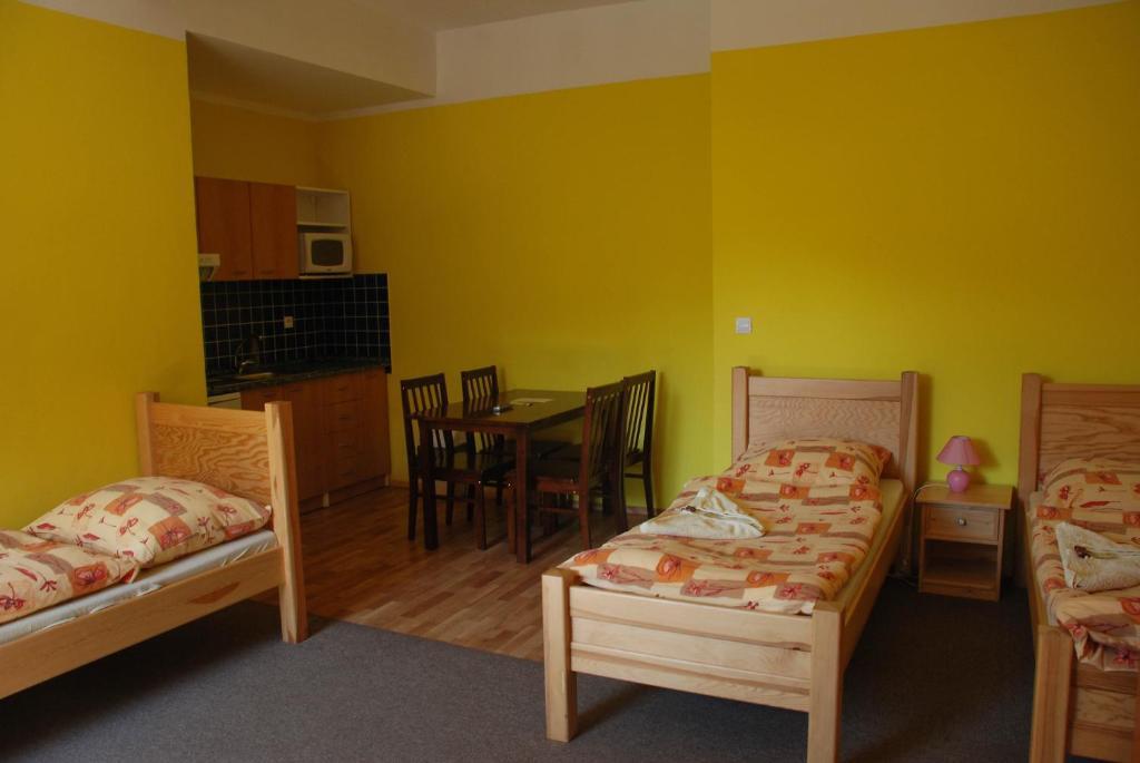 Hotel Marina Hermanuv Mestec Habitación foto