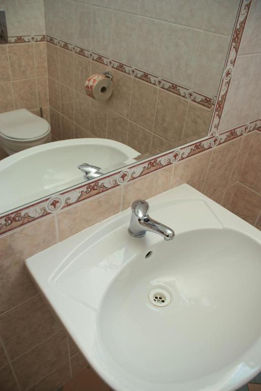 Hotel Marina Hermanuv Mestec Habitación foto