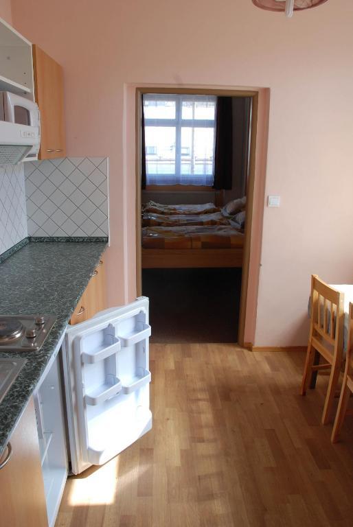 Hotel Marina Hermanuv Mestec Habitación foto
