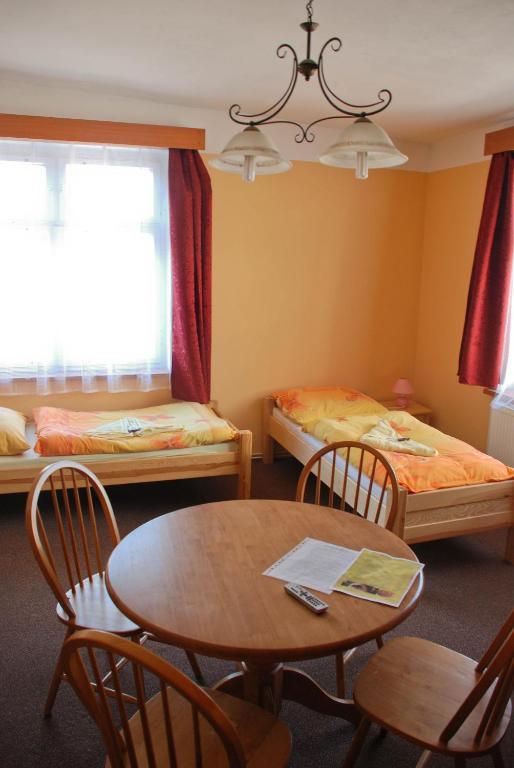 Hotel Marina Hermanuv Mestec Habitación foto