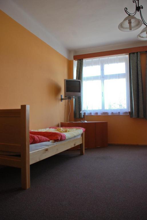 Hotel Marina Hermanuv Mestec Habitación foto